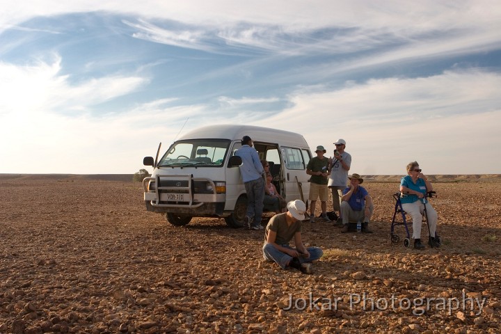 Lake Eyre (Day 2)_20070407_197.jpg - Our group on the gibber plain, near the Oodnadatta Track